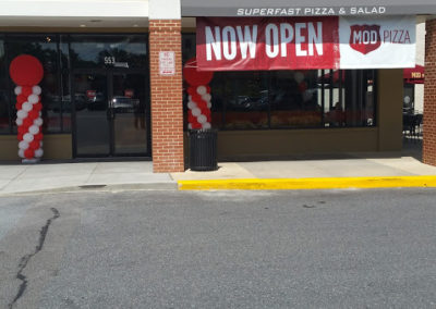 MOD Pizza Entrance Balloon Columns