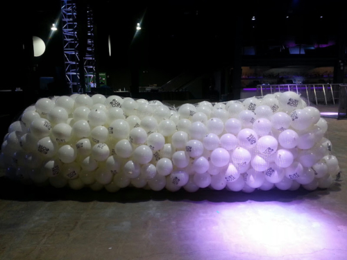 500 white balloon drop